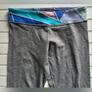 IVIVVA by LULULEMON girls size 14 grey leggings in excellent shape